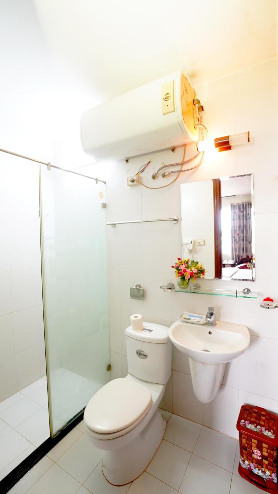 Ho Sen Xanh Hotel Hanoi Bagian luar foto