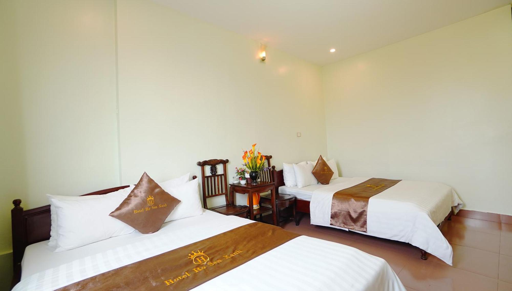 Ho Sen Xanh Hotel Hanoi Bagian luar foto