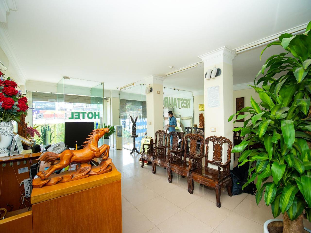 Ho Sen Xanh Hotel Hanoi Bagian luar foto