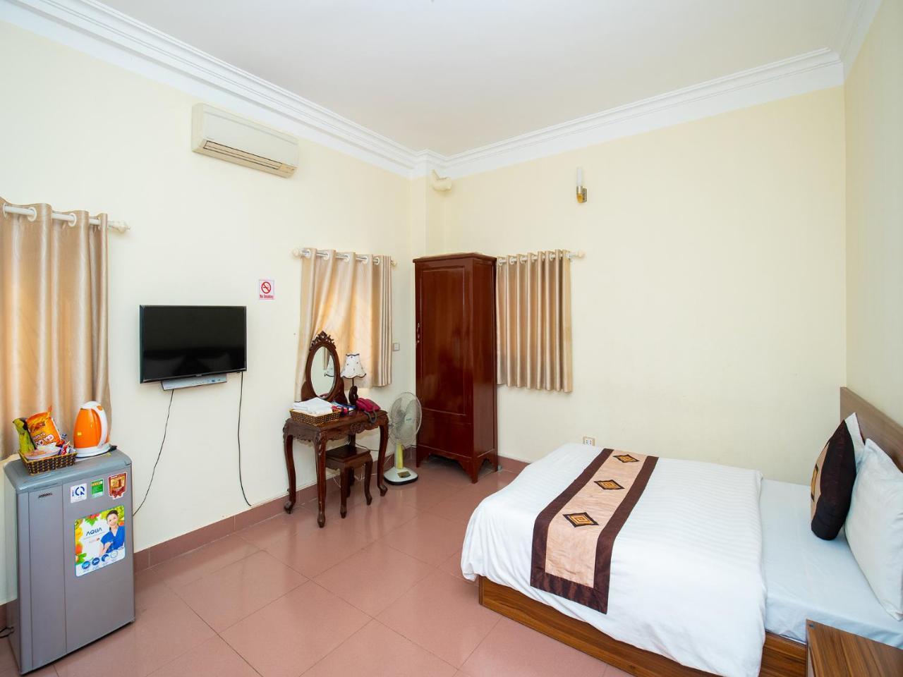 Ho Sen Xanh Hotel Hanoi Bagian luar foto