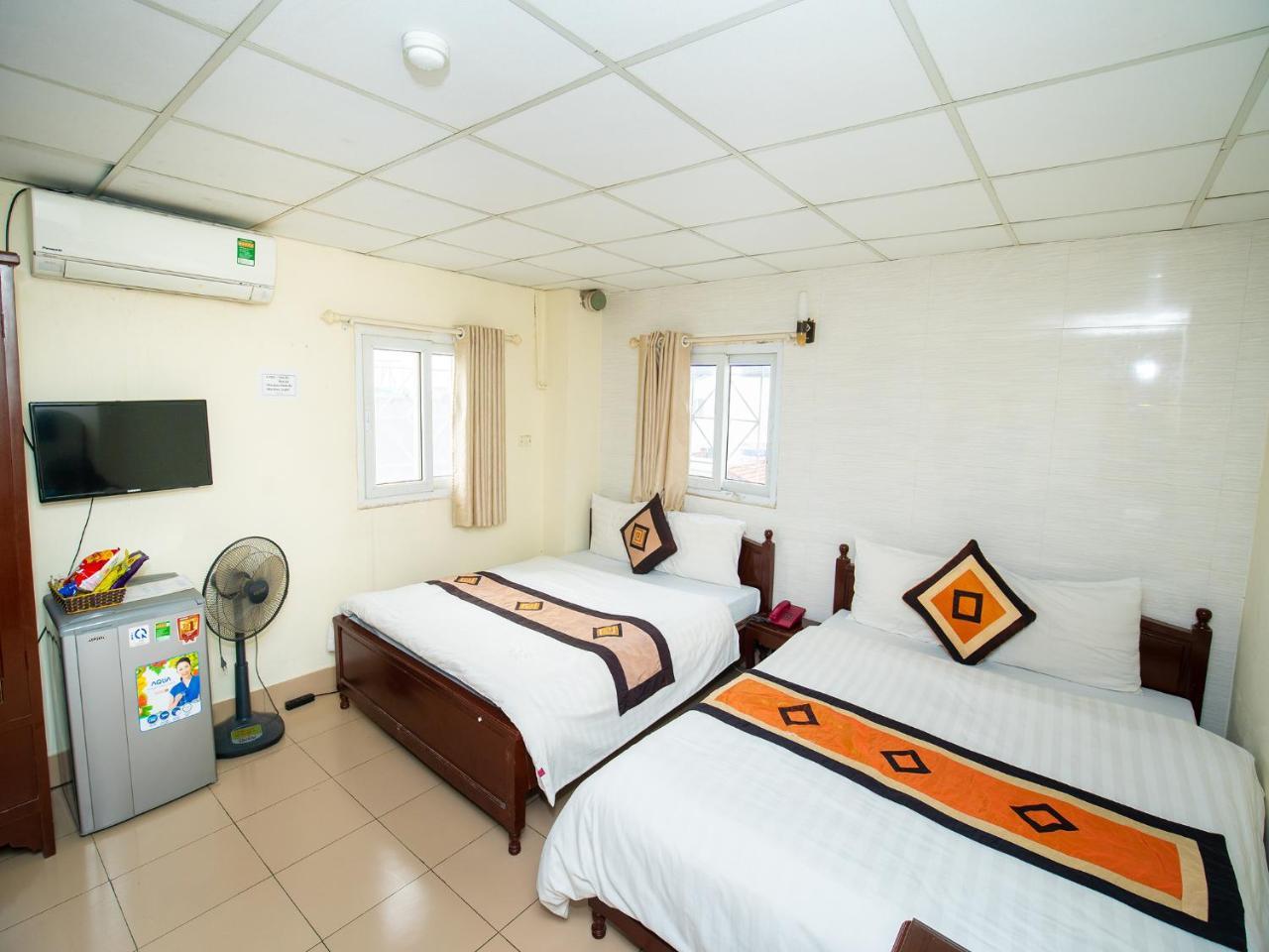 Ho Sen Xanh Hotel Hanoi Bagian luar foto